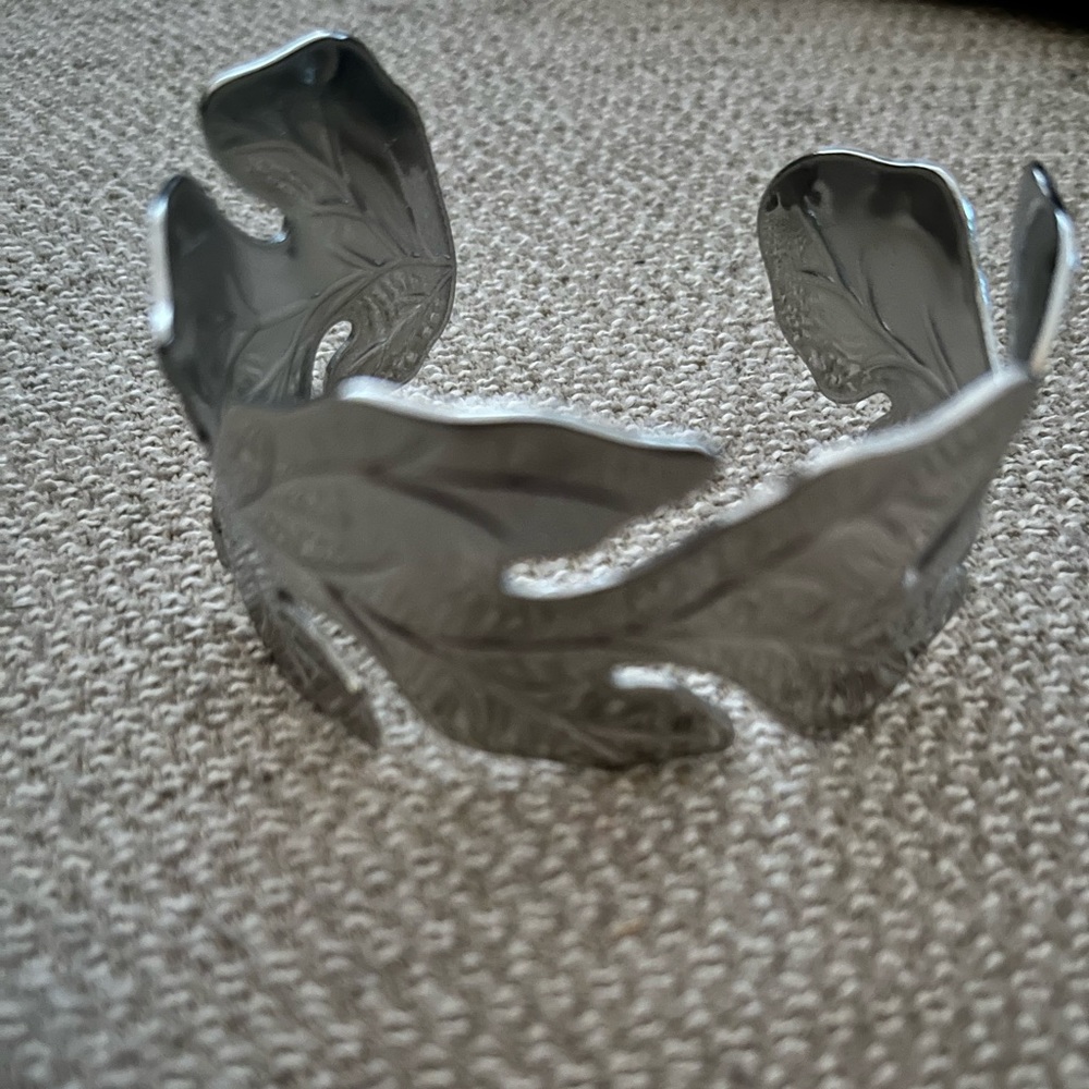 Stainless steel leaf bangle. Brand new